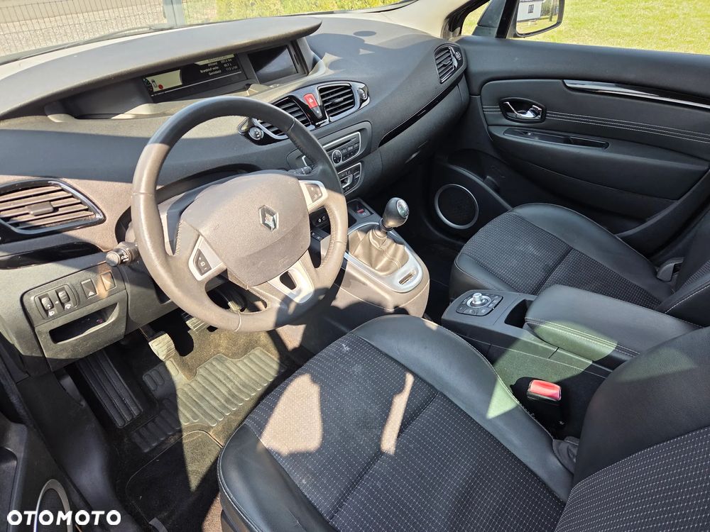 Renault Grand Scenic - 10