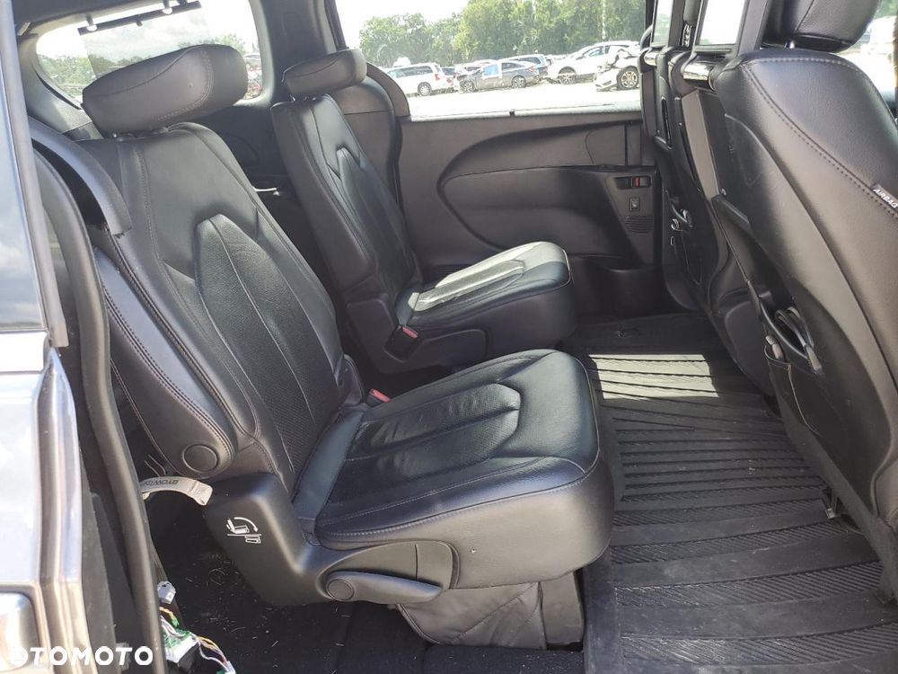 Chrysler Pacifica - 9