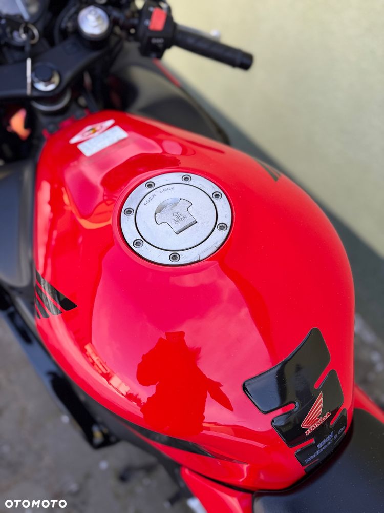 Honda CBR - 32