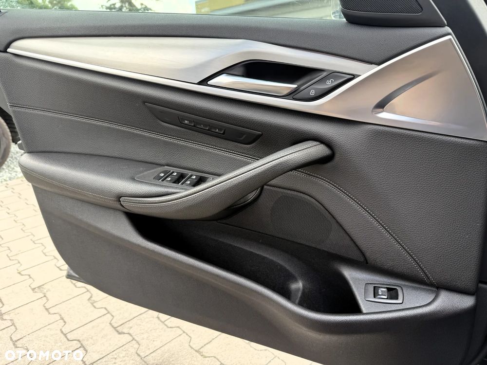 BMW Seria 5 530d xDrive Sport Line sport - 14