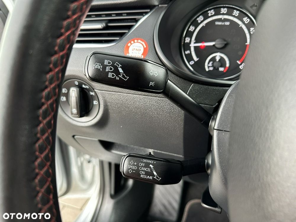 Skoda Octavia 2.0 TDI DSG RS - 19