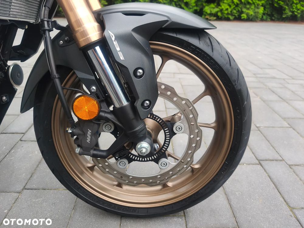 Honda CB - 12