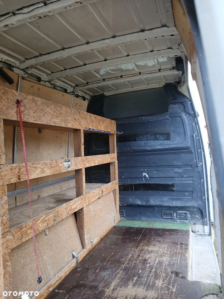 Mercedes-Benz Sprinter - 11