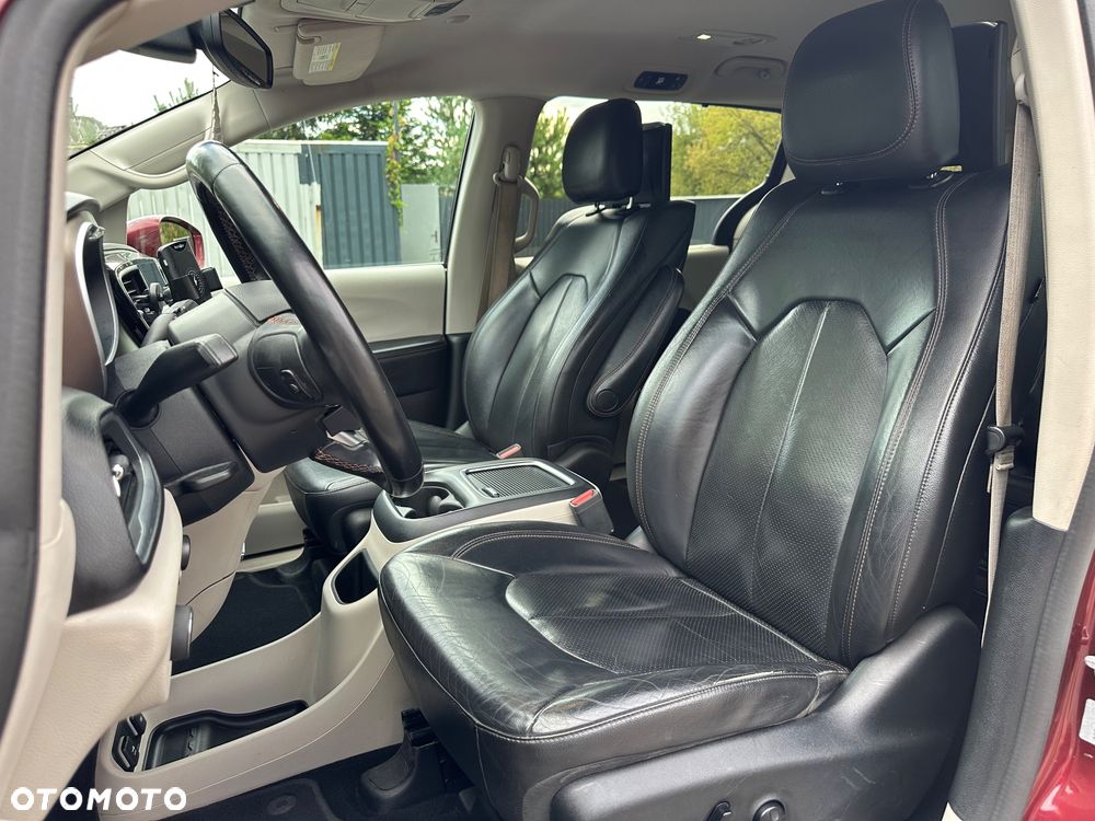 Chrysler Pacifica - 17