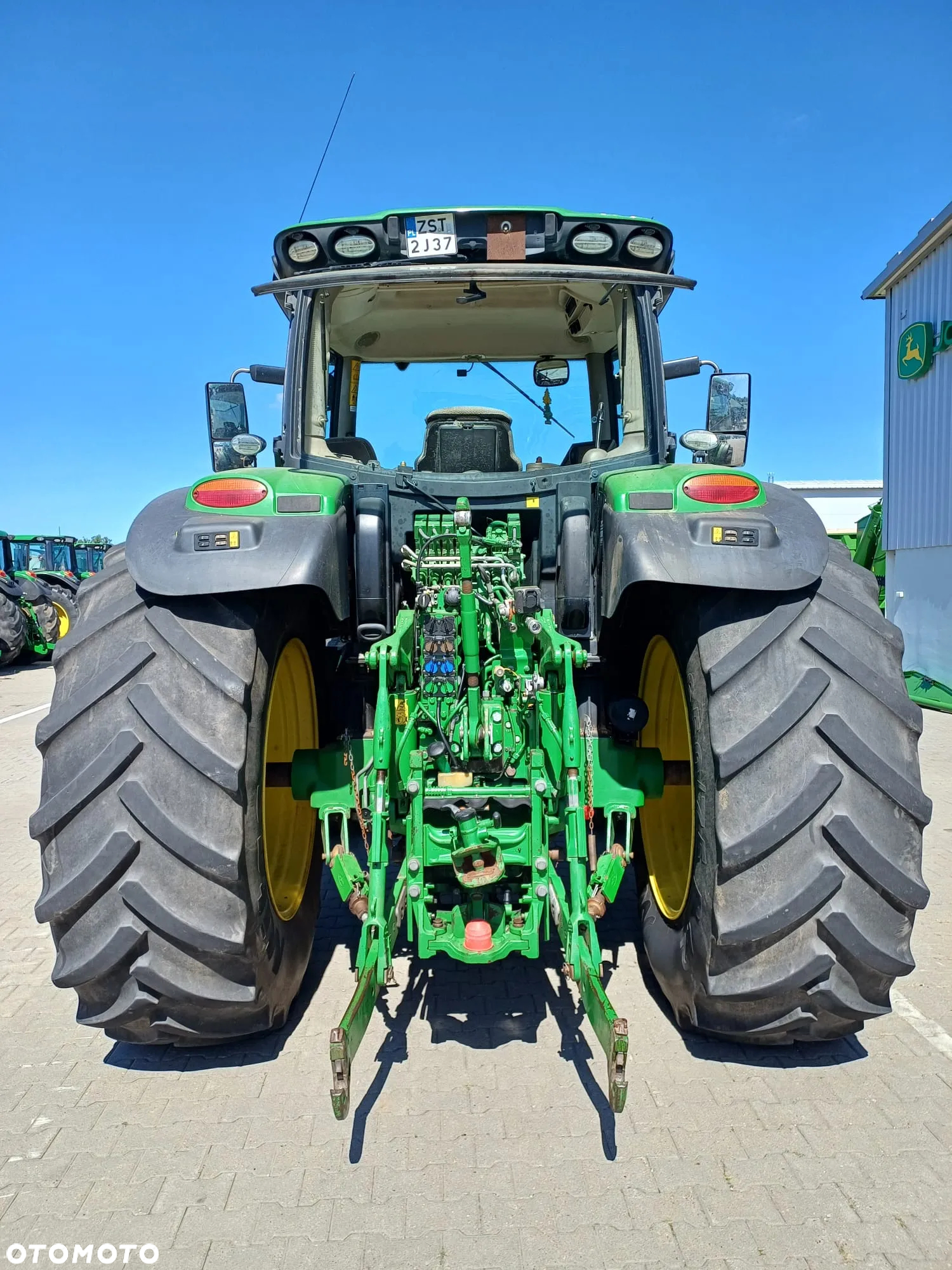 John Deere 6215R - 8
