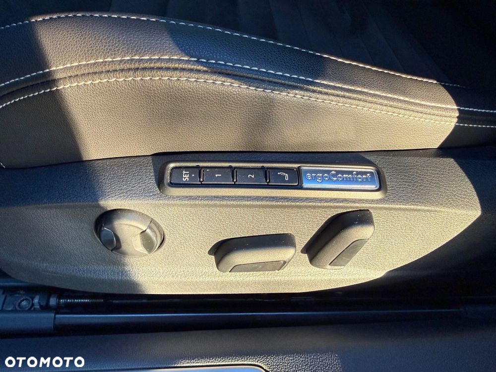 Volkswagen Passat 2.0 TDI EVO Elegance DSG - 35