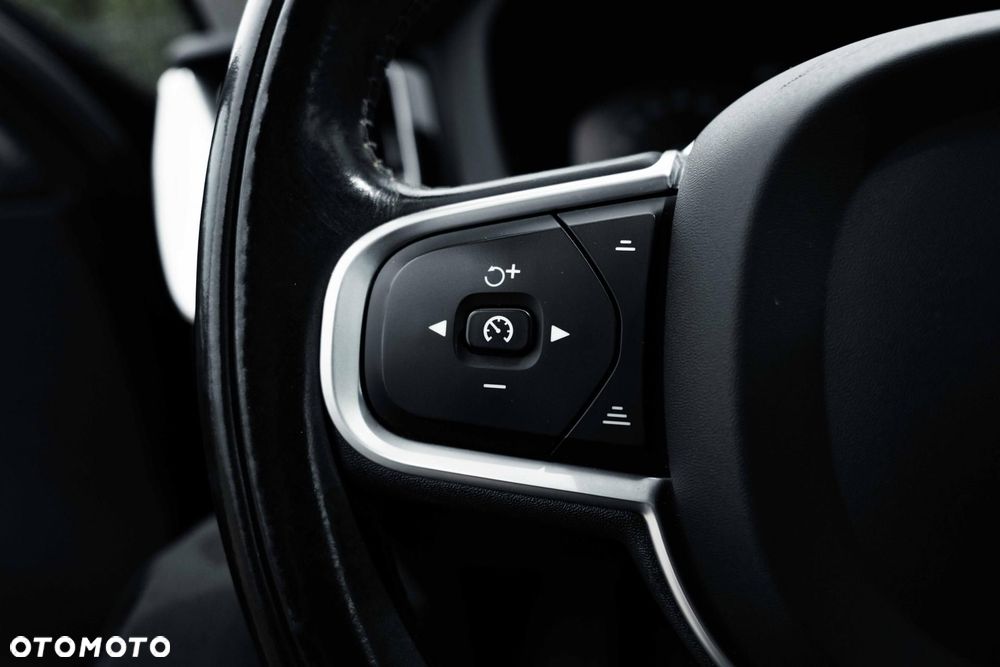 Volvo XC 60 D3 Momentum Pro - 32