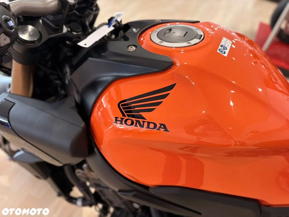 Honda CB - 11
