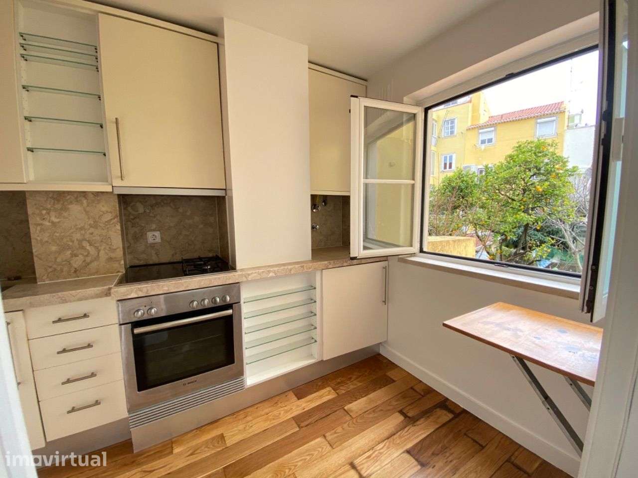 Luminoso T3 Duplex á Av da Liberdade com Estacionamento e Arrecadação - Grande imagem: 2/15