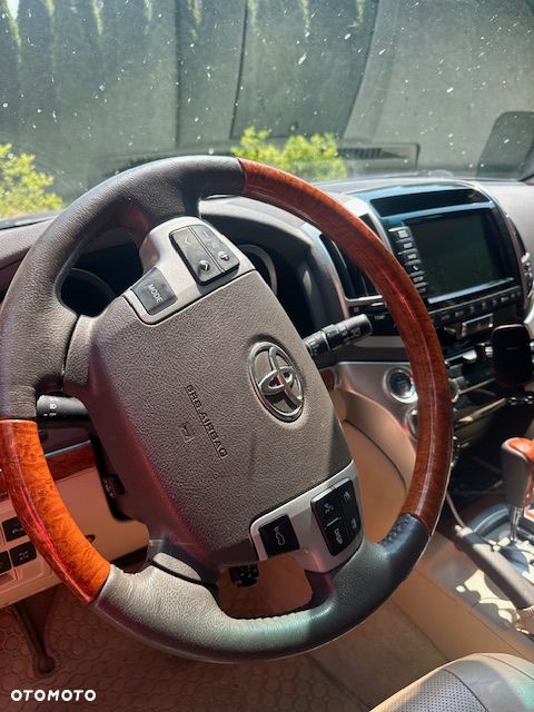Toyota Land Cruiser - 5