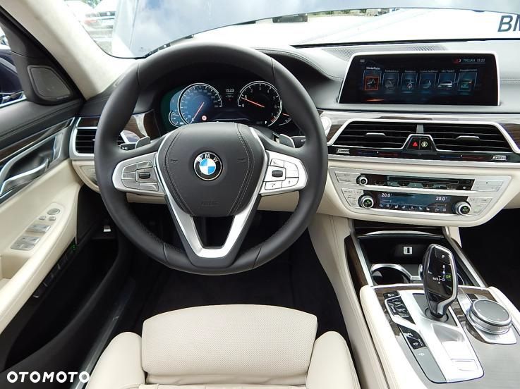 BMW Seria 7 750Li xDrive - 10