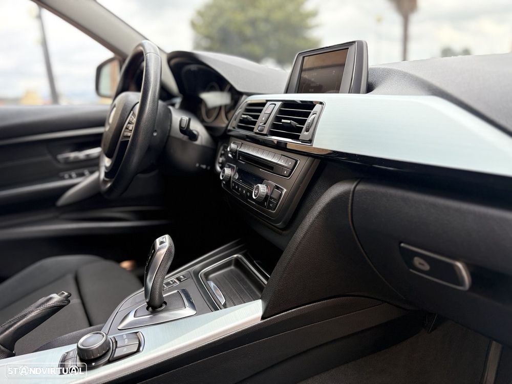 BMW 318 d Auto Line Sport - 19