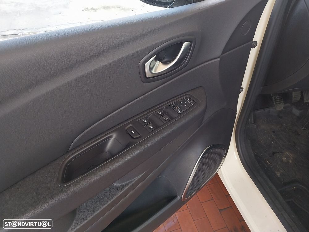 Renault Captur 1.5 dCi Exclusive - 4