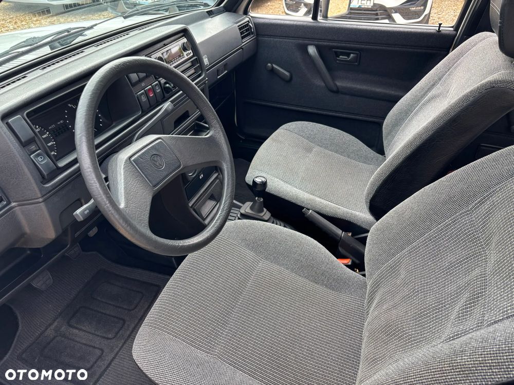 Volkswagen Golf 1.3 - 22