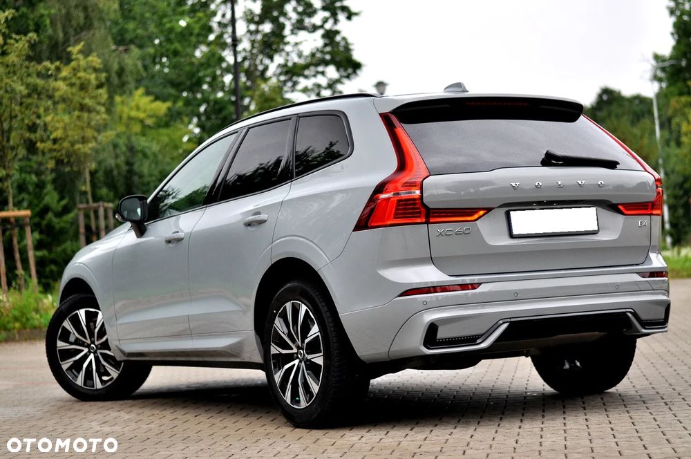 Volvo XC 60 B4 D Plus Dark - 13