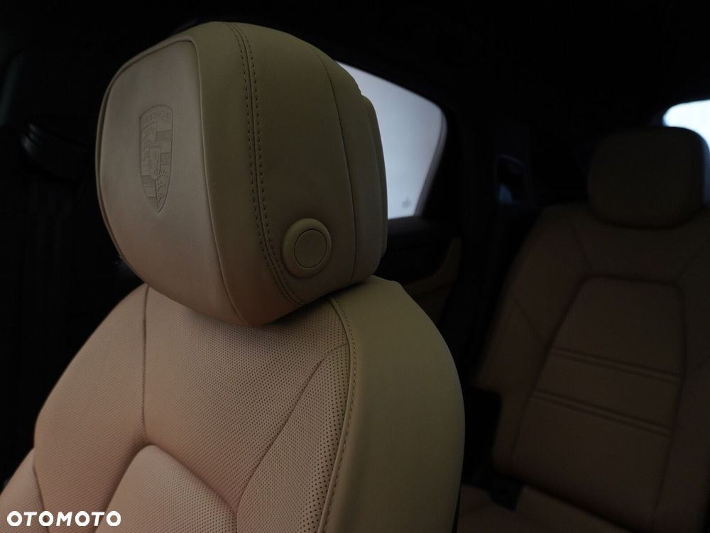 Porsche Cayenne E-Hybrid PHEV Black Edition - 35