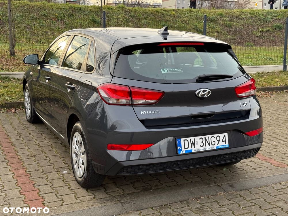 Hyundai i30 1.5 DPI Classic + - 22