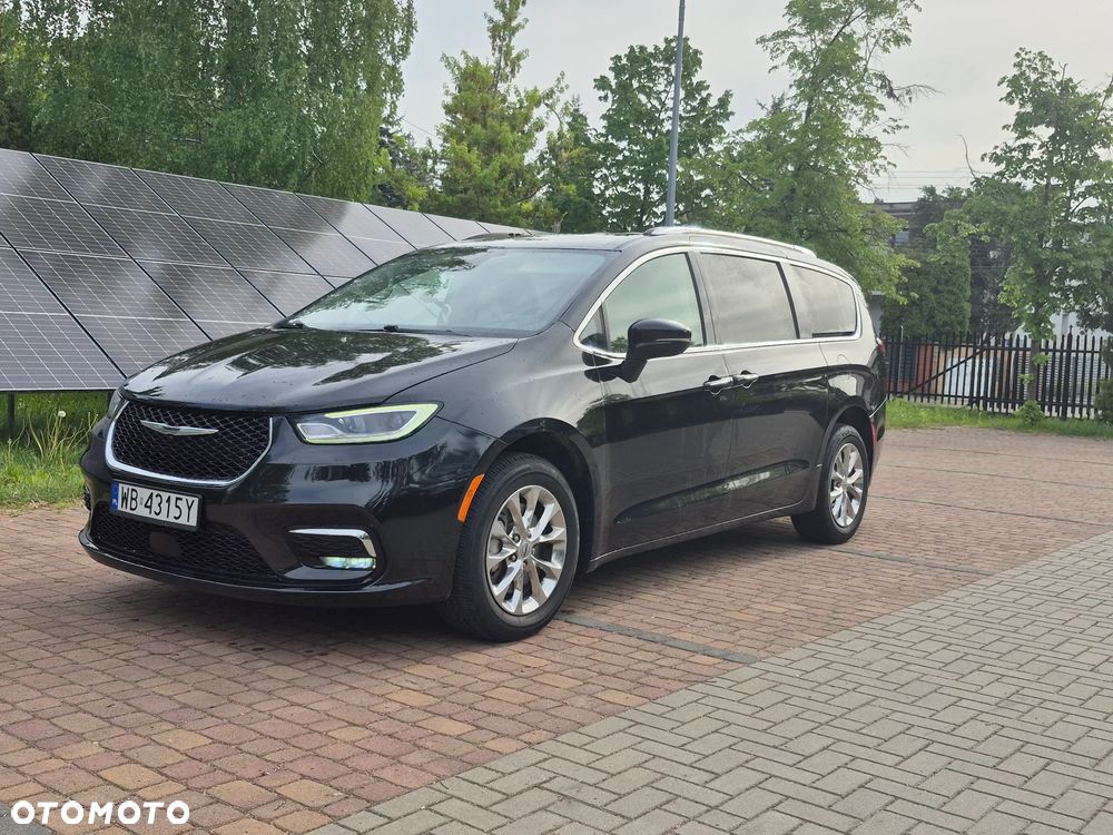 Chrysler Pacifica - 1