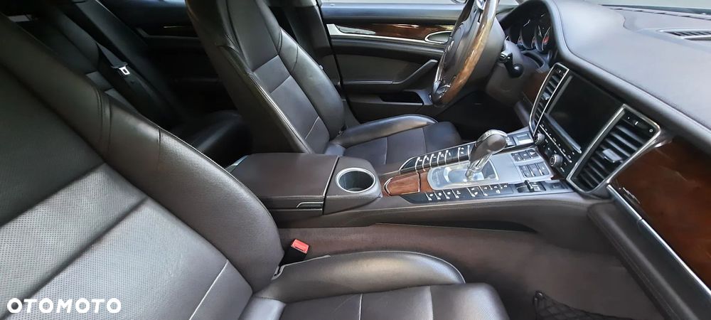 Porsche Panamera 4S - 9