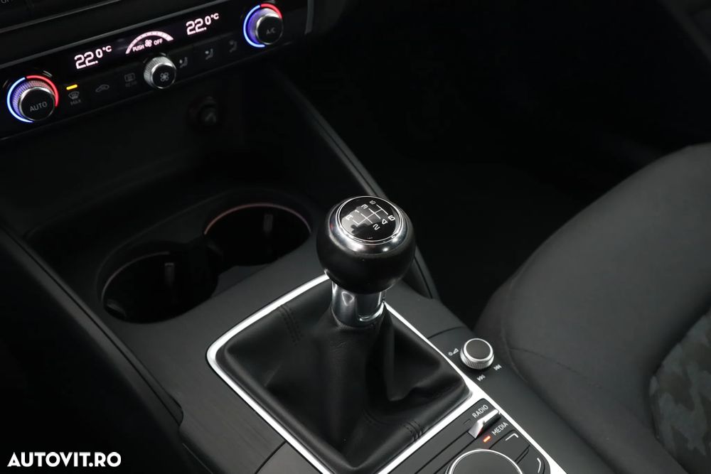 Audi A3 1.6 TDI ack (clean diesel) S line Sportpaket - 26