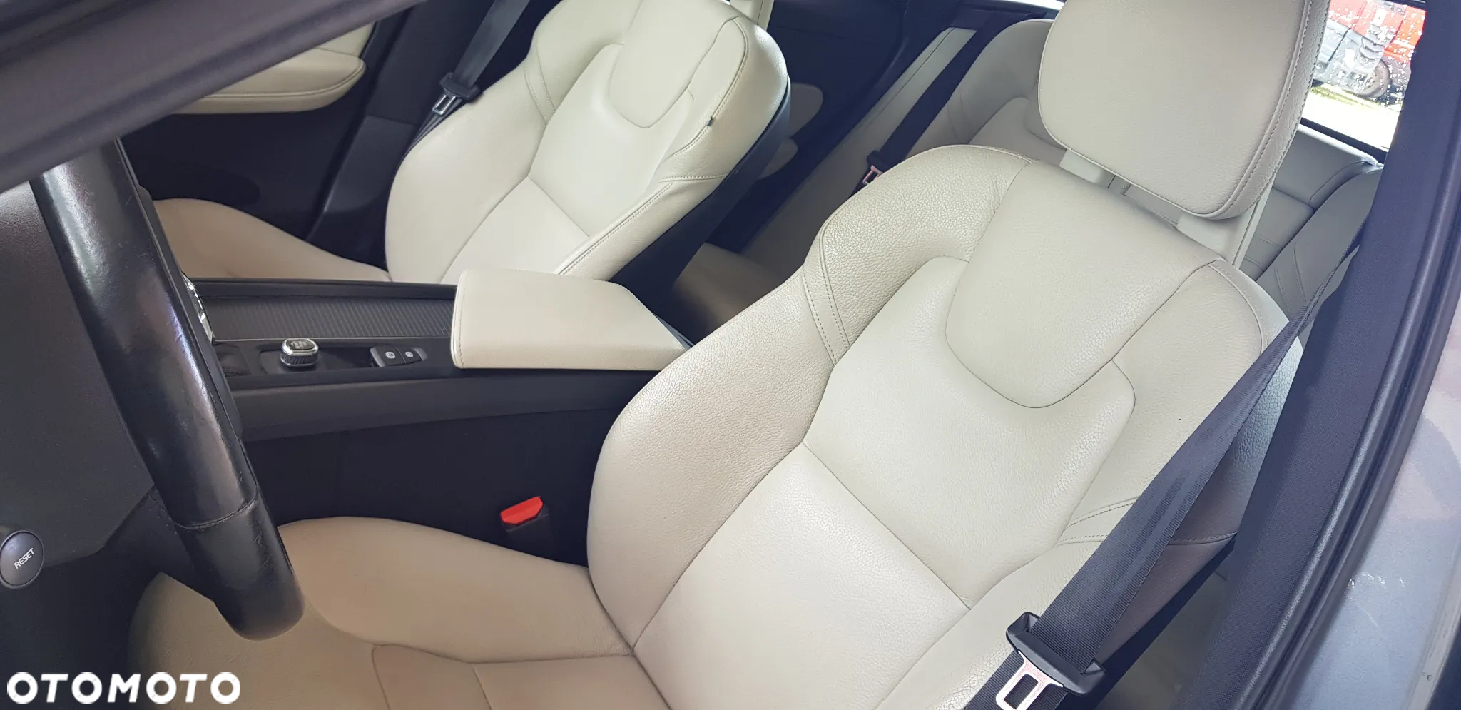 Volvo XC 60 D5 AWD Geartronic Momentum - 12