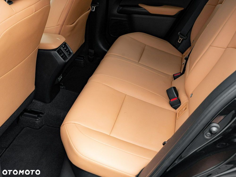 Lexus UX - 25
