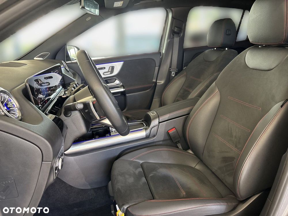 Mercedes-Benz GLA - 16