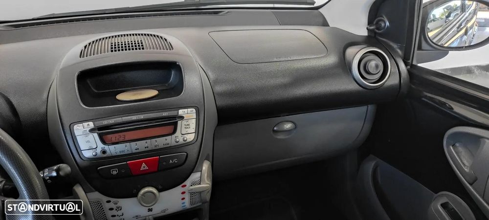 Peugeot 107 1.0 Urban - 27