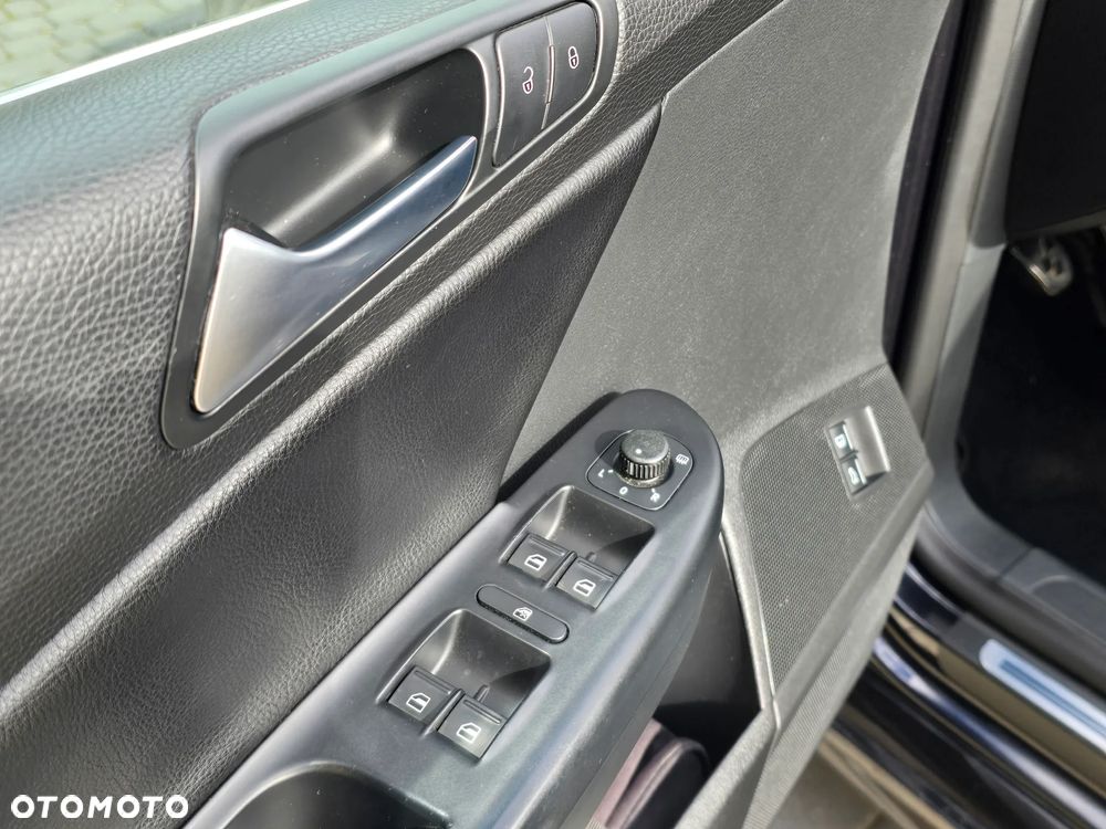 Volkswagen Passat Variant 2.0 TSI R-Line Edition Plus - 29