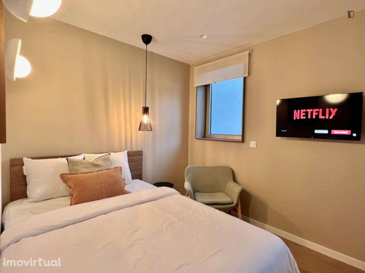 Quarto - localizado em Baixa Coimbra - Grande imagem: 4/22