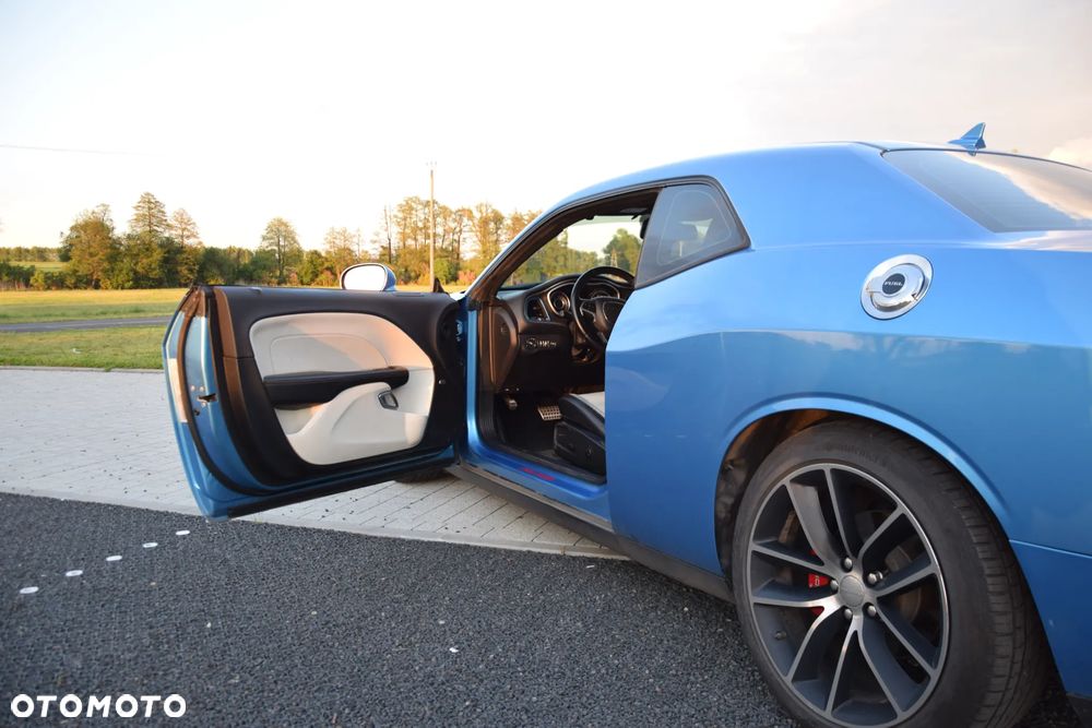 Dodge Challenger - 21
