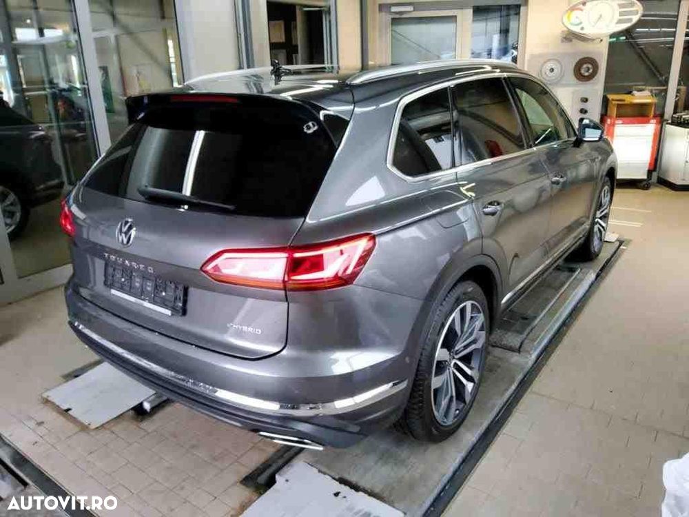 Volkswagen Touareg 3.0 V6 e-Hybrid 4Motion Aut. Elegance - 3