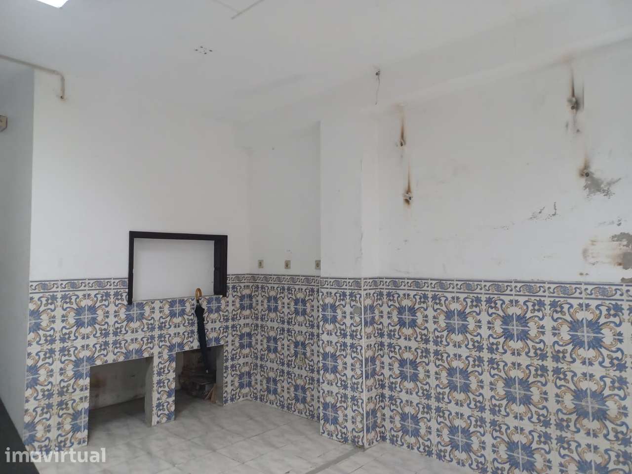 Loja comercial de 162 m2 com montra, no centro do Porto - Grande imagem: 2/12