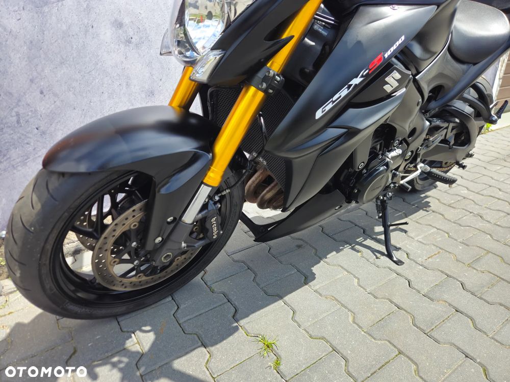 Suzuki GSX - 11