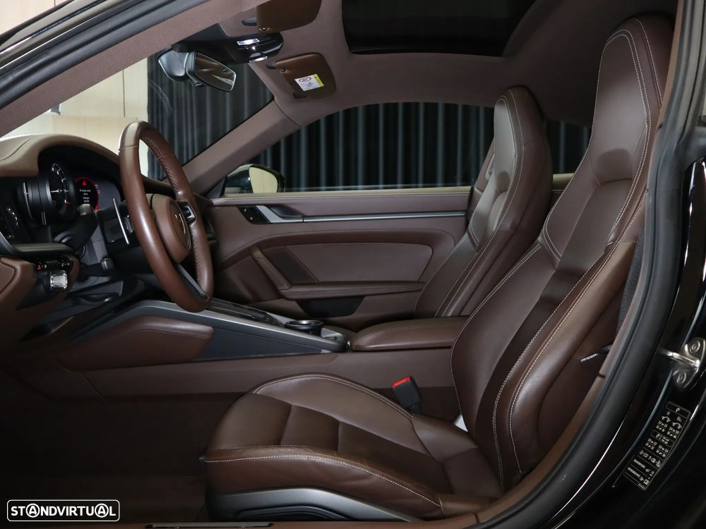 Porsche 911 (992) Carrera PDK - 23