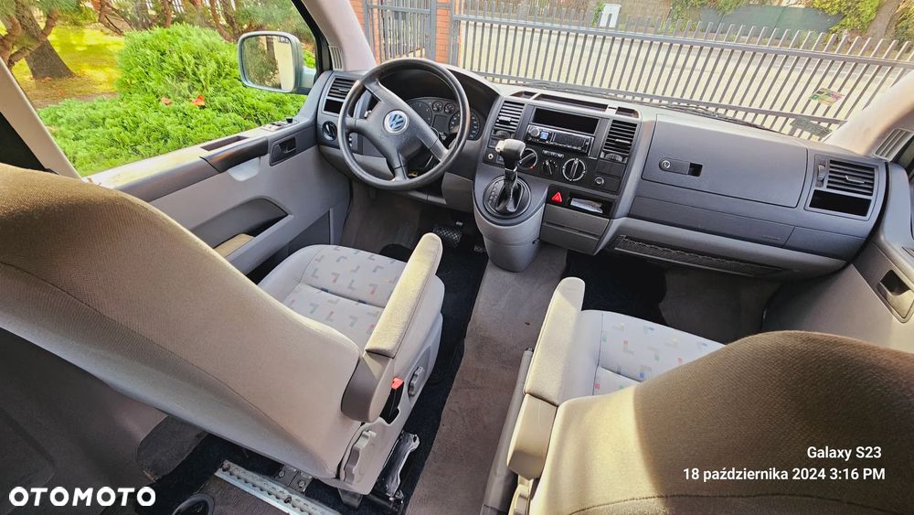 Volkswagen Caravelle - 26