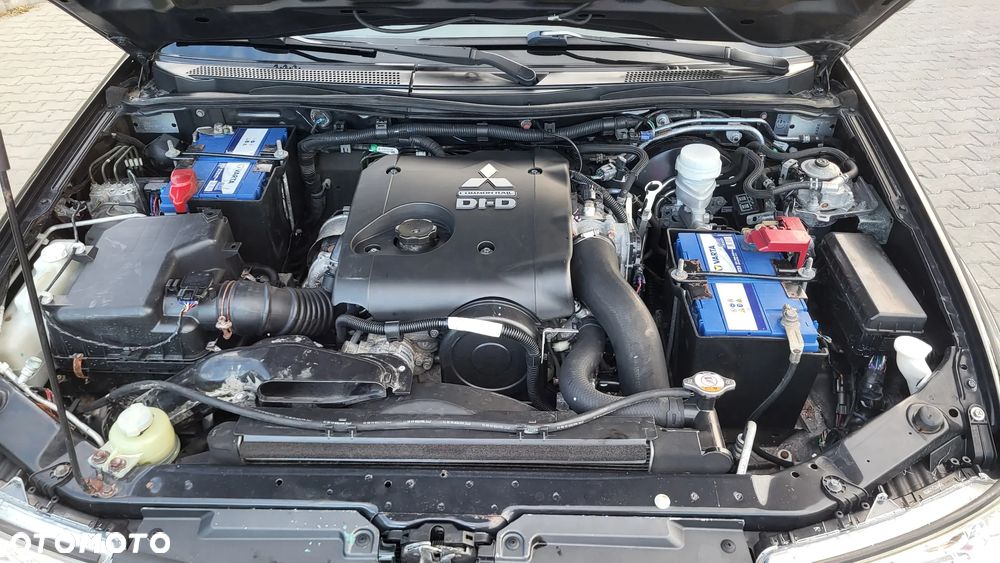 Mitsubishi Pajero Sport 2.5 DID Intense + - 31