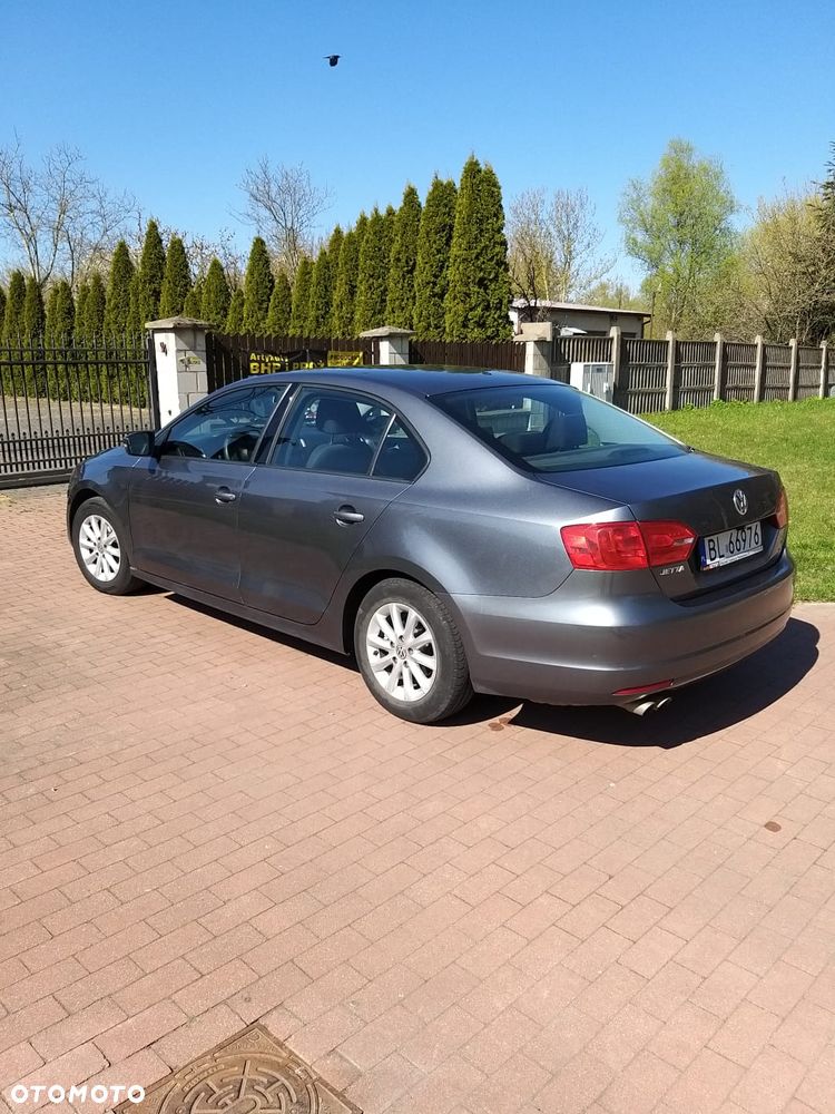 Volkswagen Jetta - 2