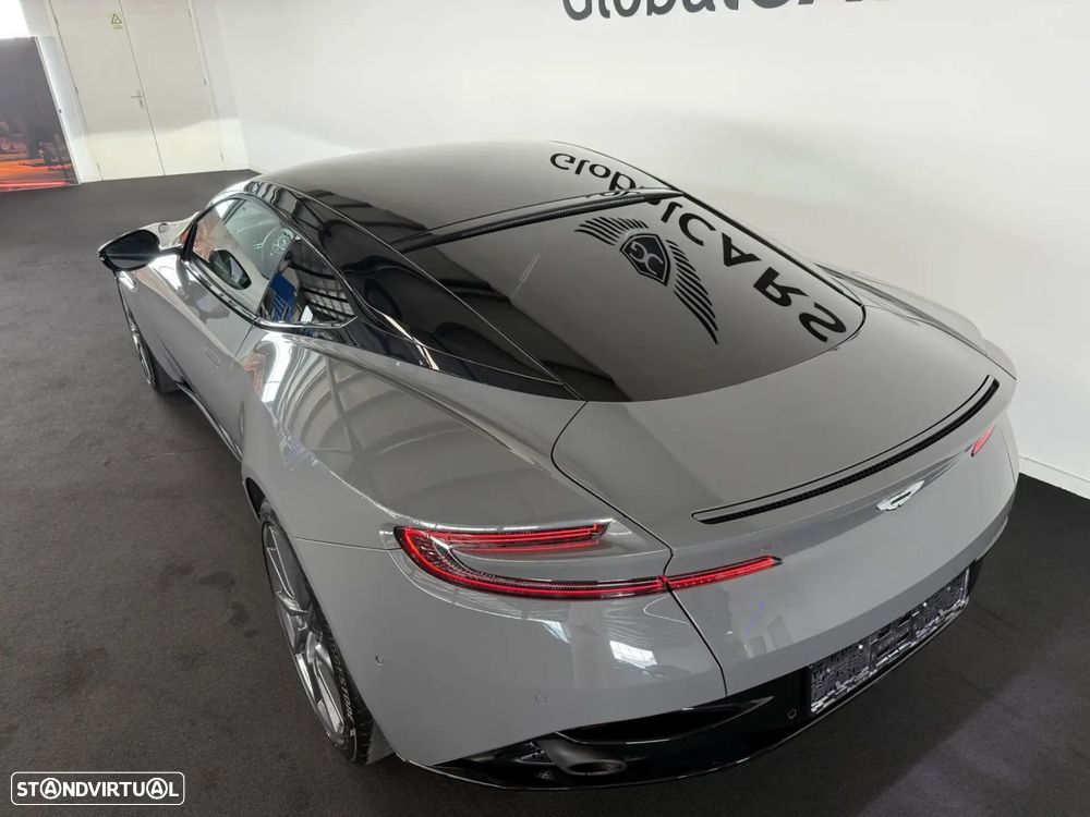 Aston Martin DB11 Coupé - 17