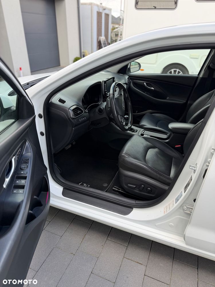 Hyundai i30 1.4 T-GDI Premiere Luxury DCT - 9