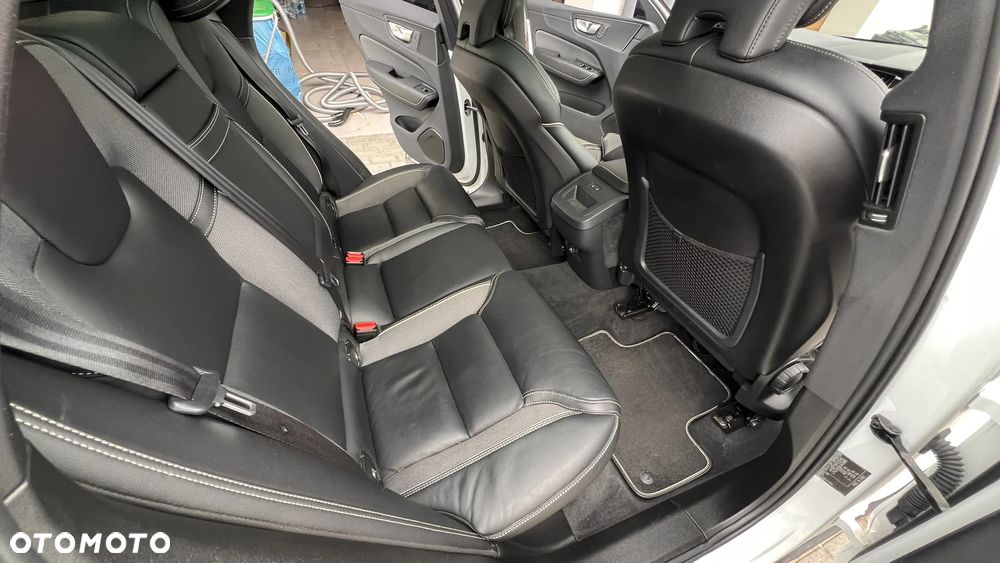 Volvo XC 60 T4 R-Design - 17