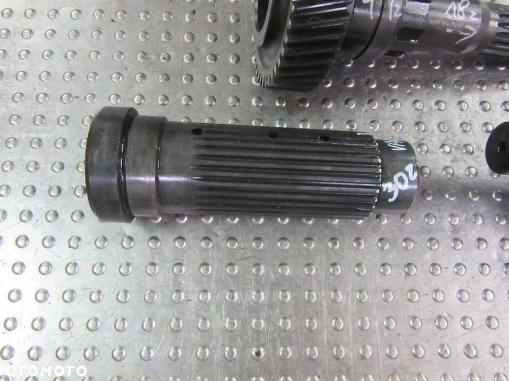Wałek skrzyni ACV0127400 ACV0197410 Massey Ferguson Valtra seria T T183 T174 T194 T214 T234 T254 - 3