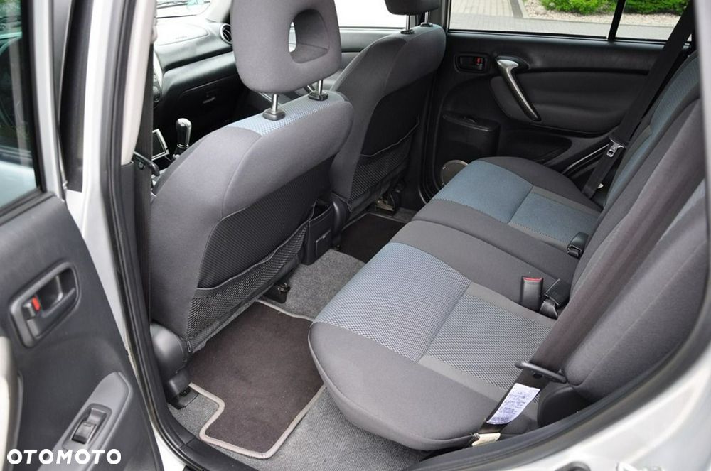 Toyota RAV4 2.0 VVT-i 4x4 - 24
