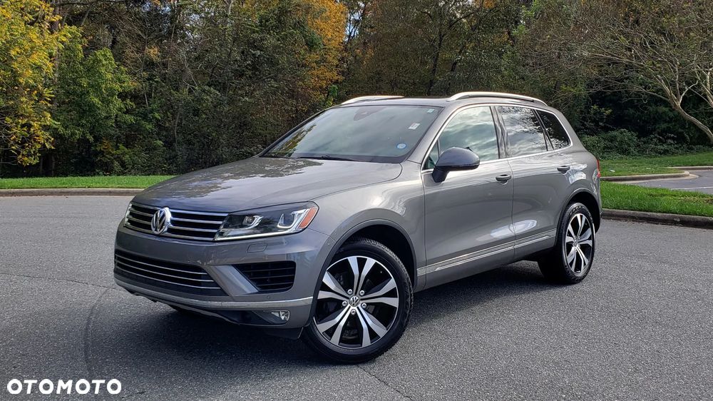 Volkswagen Touareg - 1