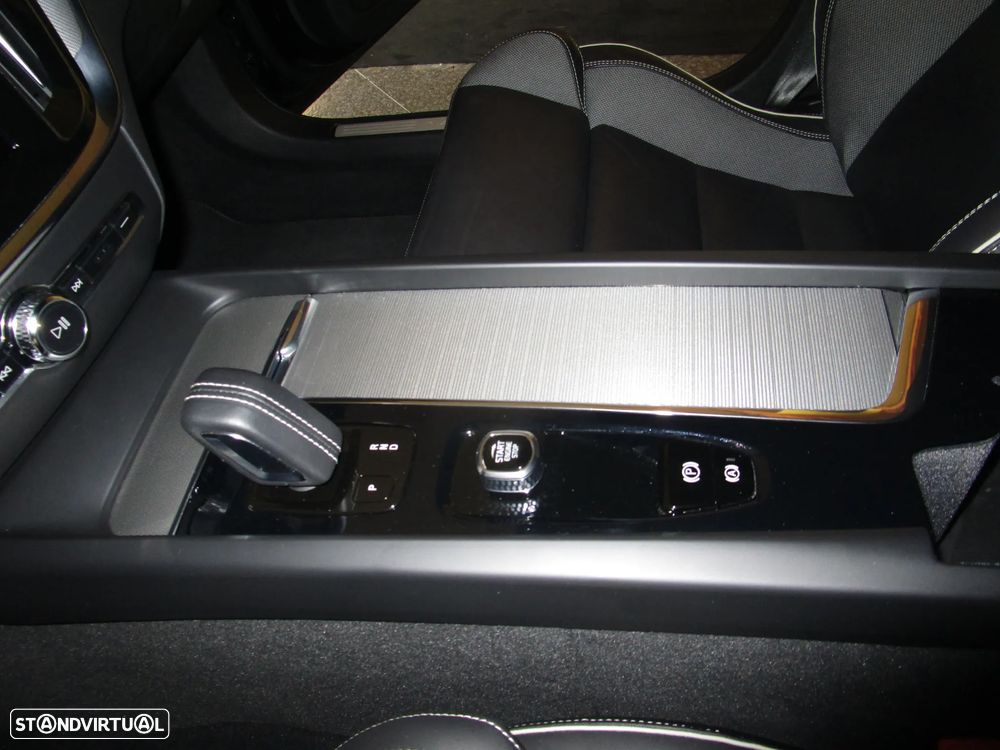 Volvo V60 2.0 D4 R-Design Geartronic - 33