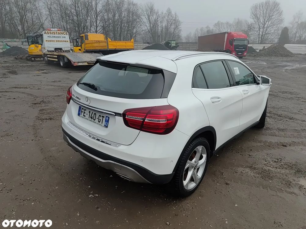 Mercedes-Benz GLA - 13