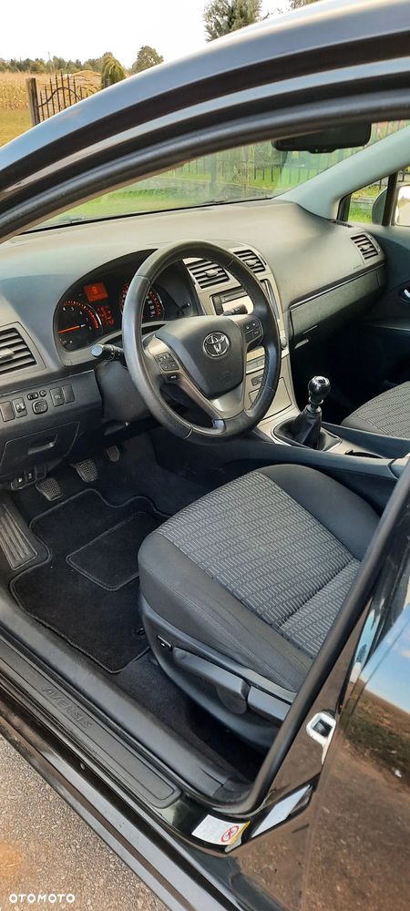 Toyota Avensis 1.6 Luna EU5 - 3