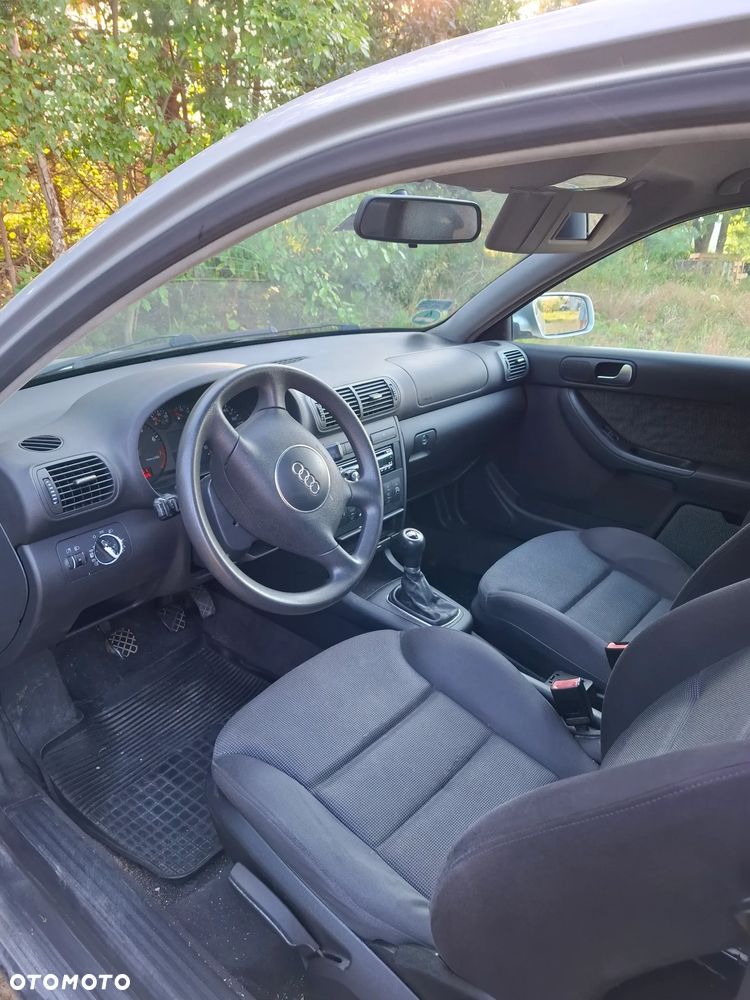 Audi A3 3-drzwiowe 1.6 FSI Ambiente - 7