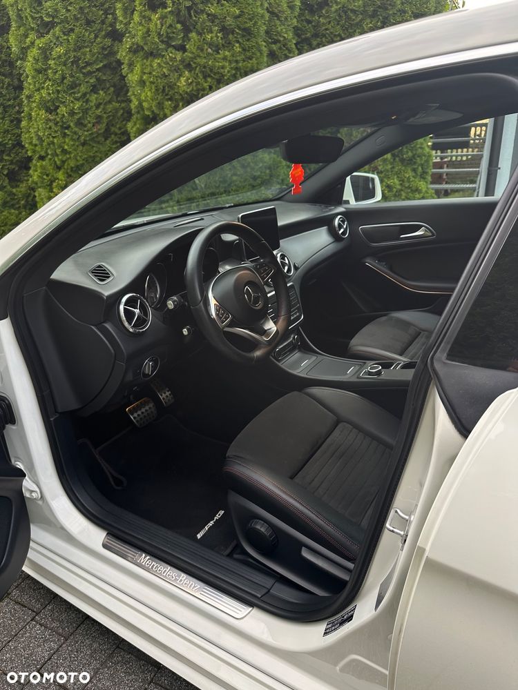 Mercedes-Benz CLA 200 7G-DCT - 12