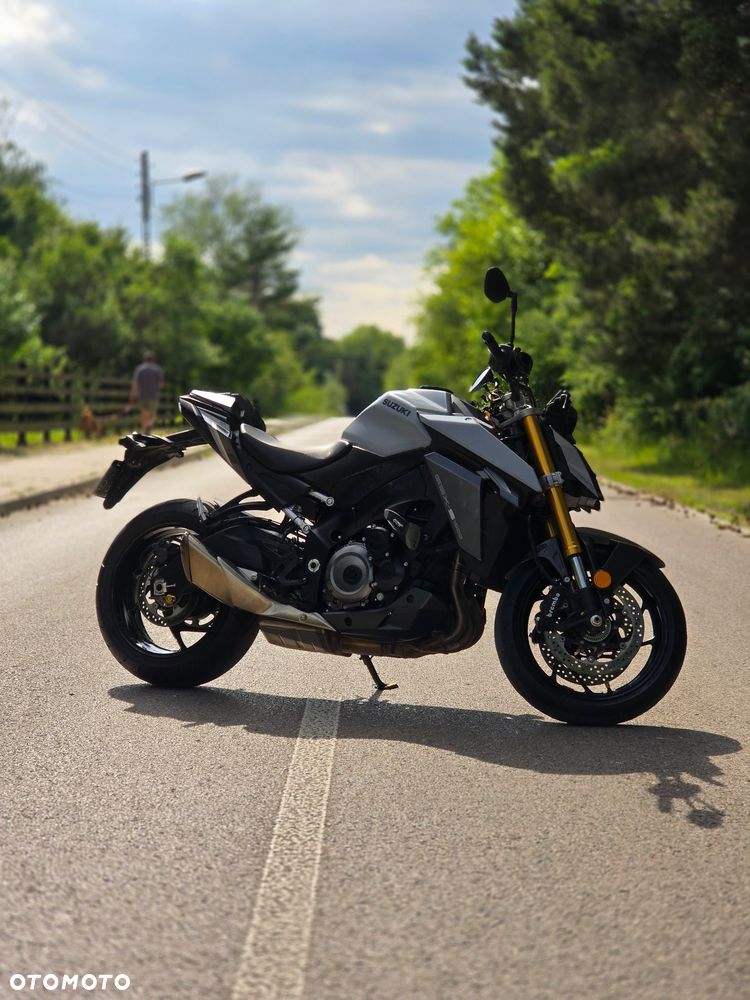 Suzuki GSX 1000 - 24